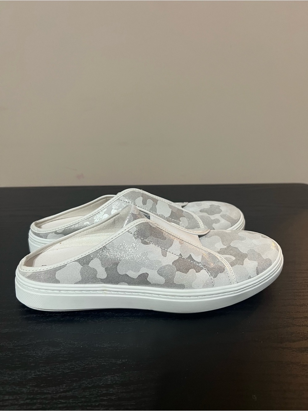 Bos. & Co. Women's RODOS Mule Shoe -LIKE NEW